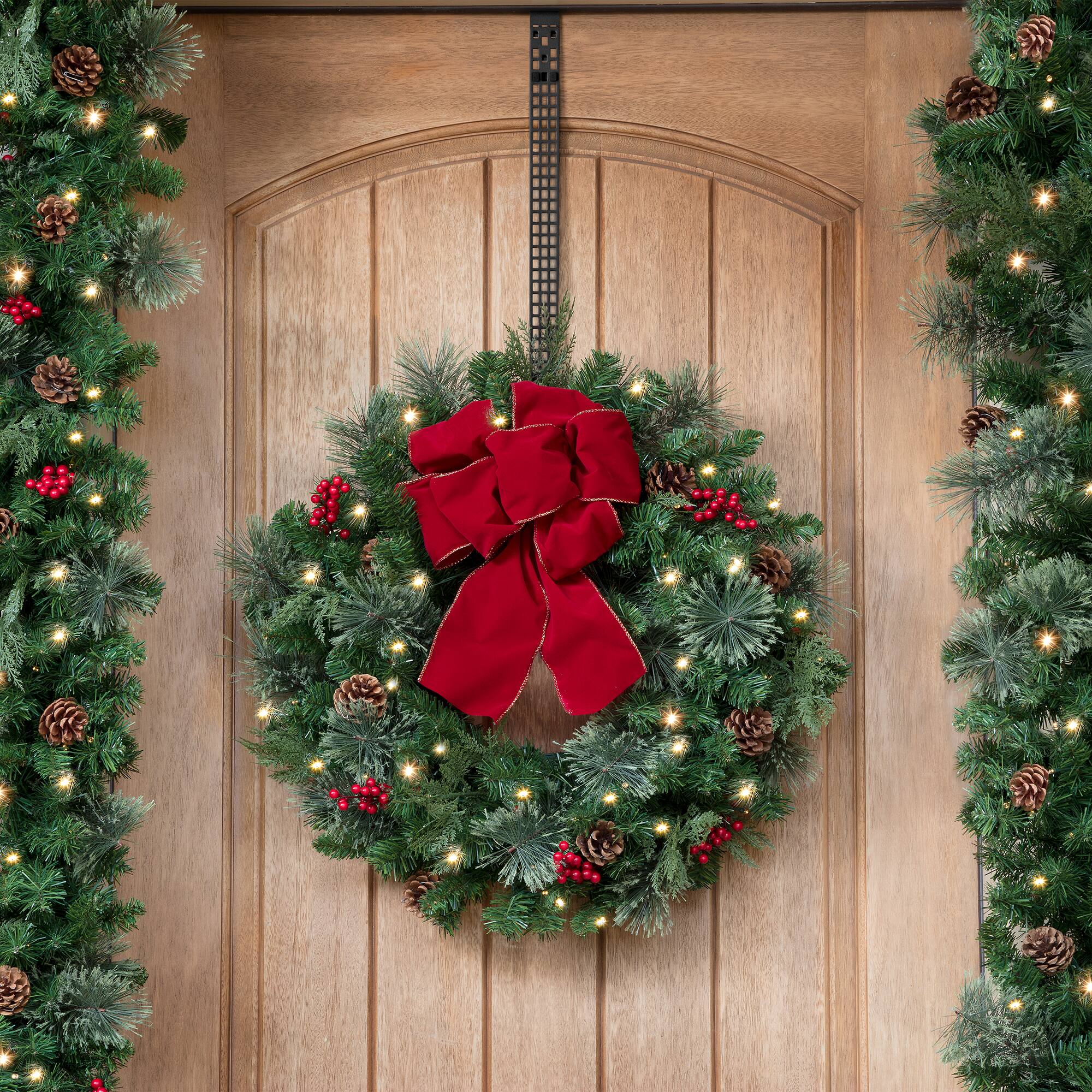 Haute Decor Hook & Lattice Matte Black Wreath Hanger